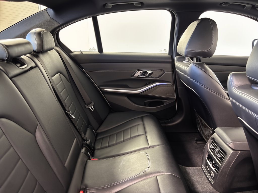 Used 2020 BMW 330i Sedan w/ Premium Package RWD image 29