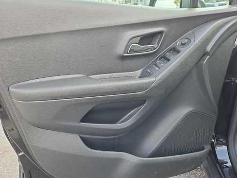 Used 2022 Chevrolet Trax LS w/ Tint and Cruise Package image 13