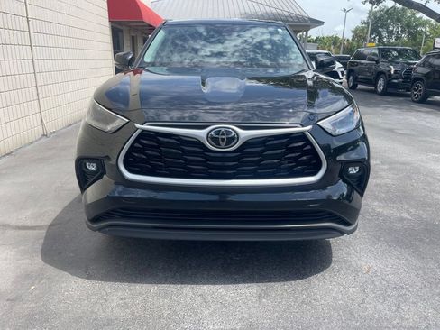 Used 2025 Toyota Highlander LE FWD image 7