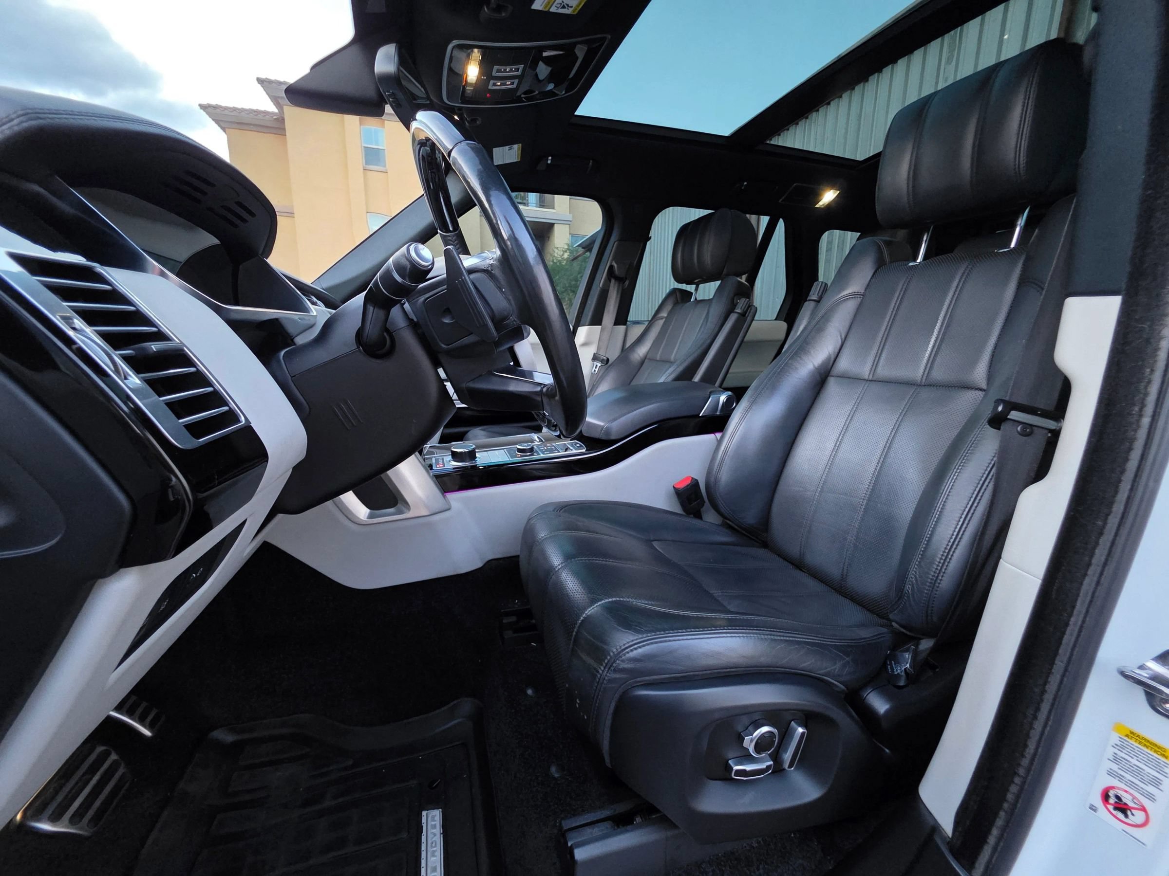 Used 2016 Land Rover Range Rover Supercharged AWD/4WD image 10