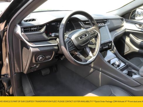 New 2025 Jeep Grand Cherokee Altitude image 4