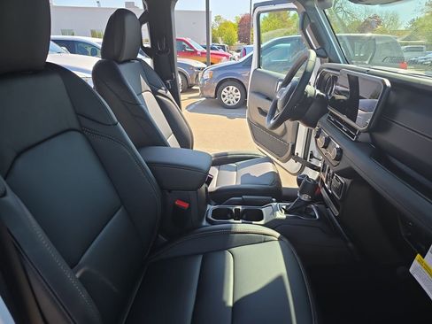 New 2026 Jeep Wrangler Unlimited Sahara AWD/4WD image 10