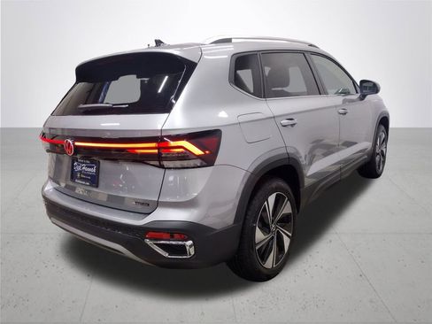 New 2025 Volkswagen Taos SE image 12