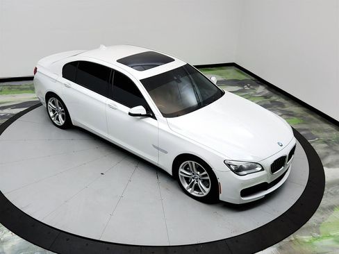 Used 2015 BMW 750Li image 32