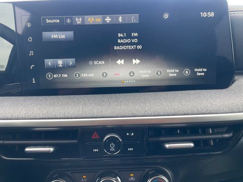 Certified 2025 Nissan Kicks SV FWD image 18