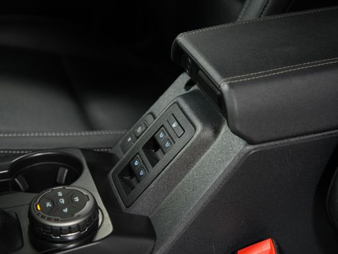 Used 2025 Ford Bronco Badlands image 25