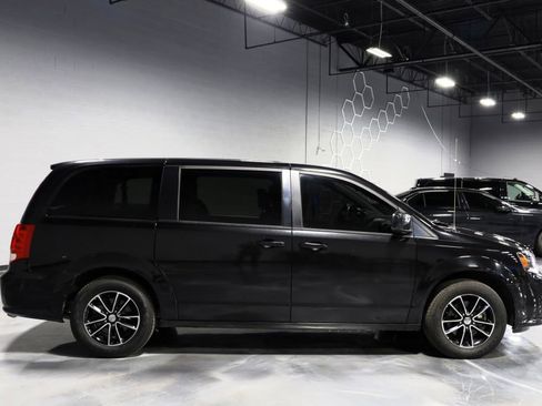 Used 2018 Dodge Grand Caravan SE FWD image 8