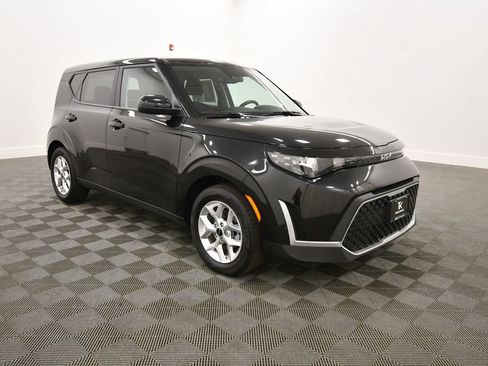Certified 2025 Kia Soul S FWD image 10