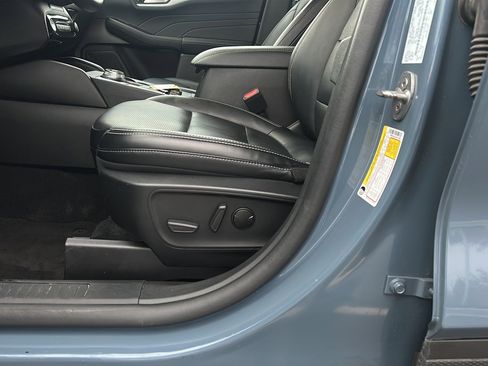 Used 2025 Ford Escape Platinum image 23