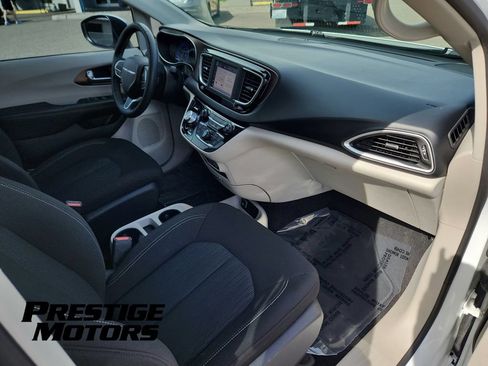 Used 2022 Chrysler Voyager LX FWD image 26