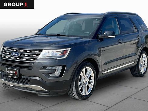 Used 2017 Ford Explorer XLT w/ Equipment Group 202A AWD/4WD image 1