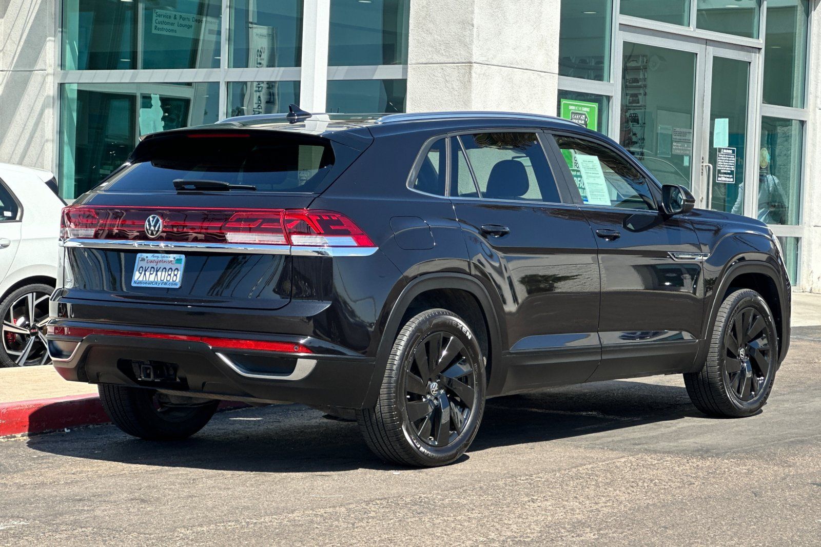 Used 2024 Volkswagen Atlas Cross Sport SE FWD image 4