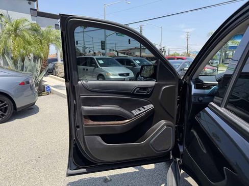 Used 2018 Chevrolet Suburban LS RWD image 8