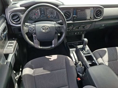 Used 2019 Toyota Tacoma TRD Sport AWD/4WD image 2