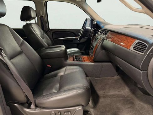 Used 2012 Chevrolet Avalanche LTZ AWD/4WD image 26