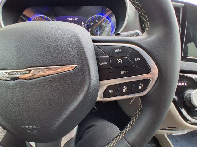 Used 2024 Chrysler Pacifica Touring-L FWD image 11