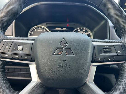New 2025 Mitsubishi Outlander ES image 25