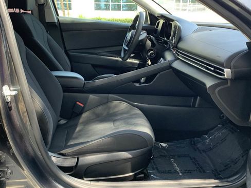 Used 2021 Hyundai Elantra SE image 27
