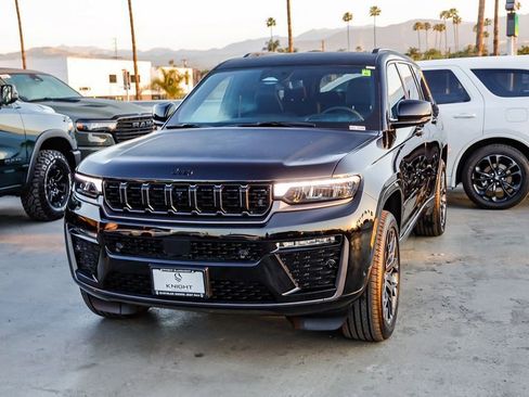 New 2026 Jeep Grand Cherokee L Summit w/ Obsidian Package AWD/4WD image 4