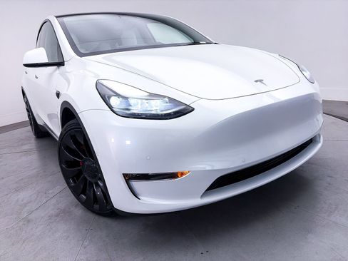Used 2022 Tesla Model Y Performance AWD/4WD image 7