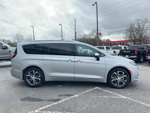 New 2026 Chrysler Pacifica Pinnacle image 9