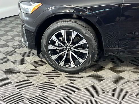 Used 2025 Volvo XC60 B5 Plus image 12