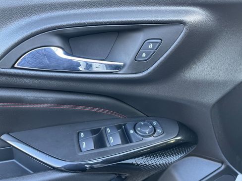 Certified 2025 Chevrolet Trax RS image 21