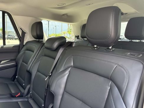 New 2026 Lincoln Navigator Premiere AWD/4WD image 15