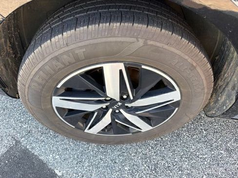 Used 2021 Kia Sorento S w/ Panoramic Sunroof Package FWD image 9