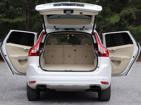 Used 2015 Volvo XC60 T6 w/ Proximity Package AWD/4WD image 5
