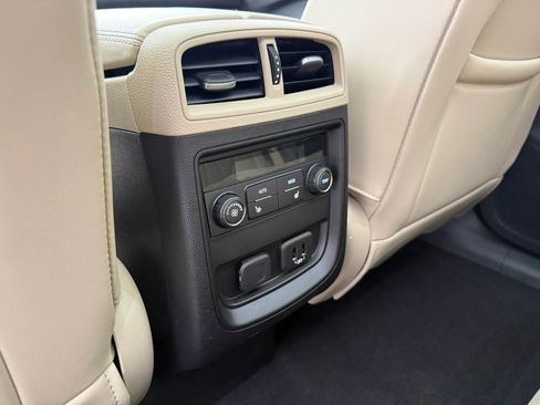 Used 2019 Buick Envision Essence image 32