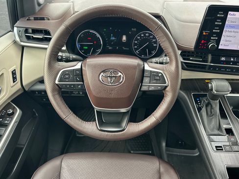 Certified 2023 Toyota Sienna Platinum image 14