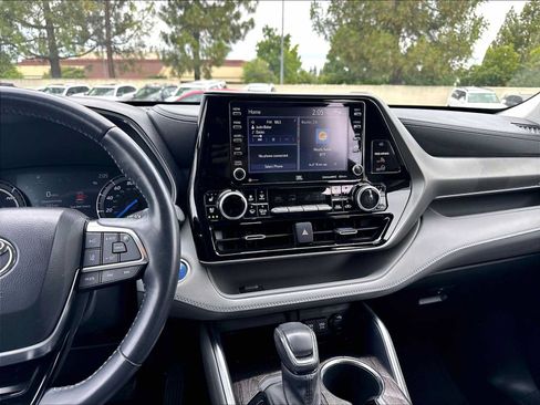 Used 2021 Toyota Highlander Limited AWD/4WD image 9