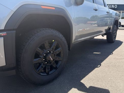 New 2026 GMC Sierra 2500 AT4 w/ AT4 Premium Plus Package AWD/4WD image 23