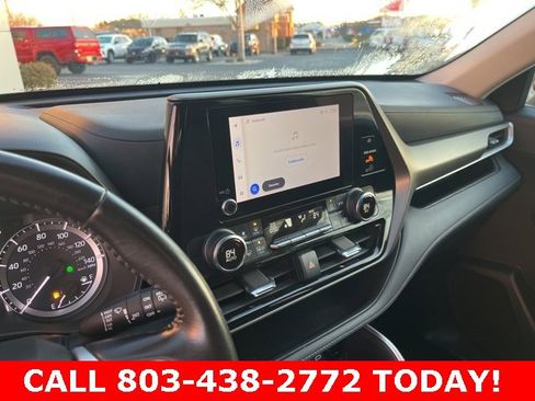 Used 2024 Toyota Highlander LE image 24
