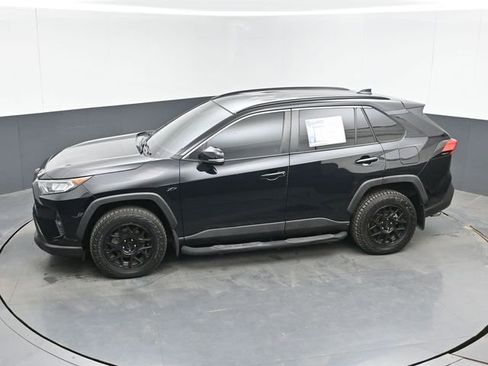 Used 2020 Toyota RAV4 XLE FWD image 32