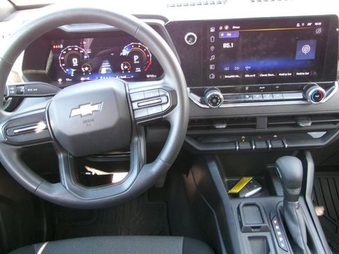 Used 2024 Chevrolet Colorado W/T RWD image 11