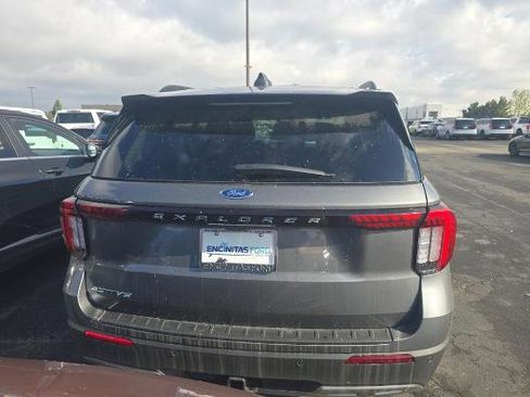 Used 2025 Ford Explorer Active w/ Active Comfort Package RWD image 5