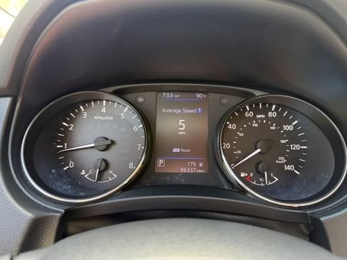 Used 2019 Nissan Rogue SV AWD/4WD image 16