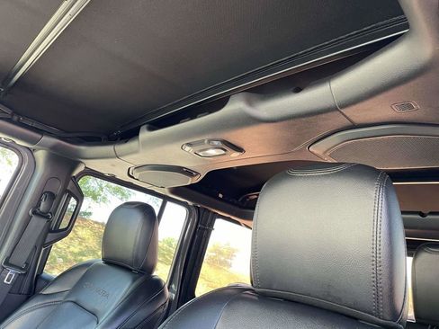 Used 2018 Jeep Wrangler Unlimited Sahara AWD/4WD image 14