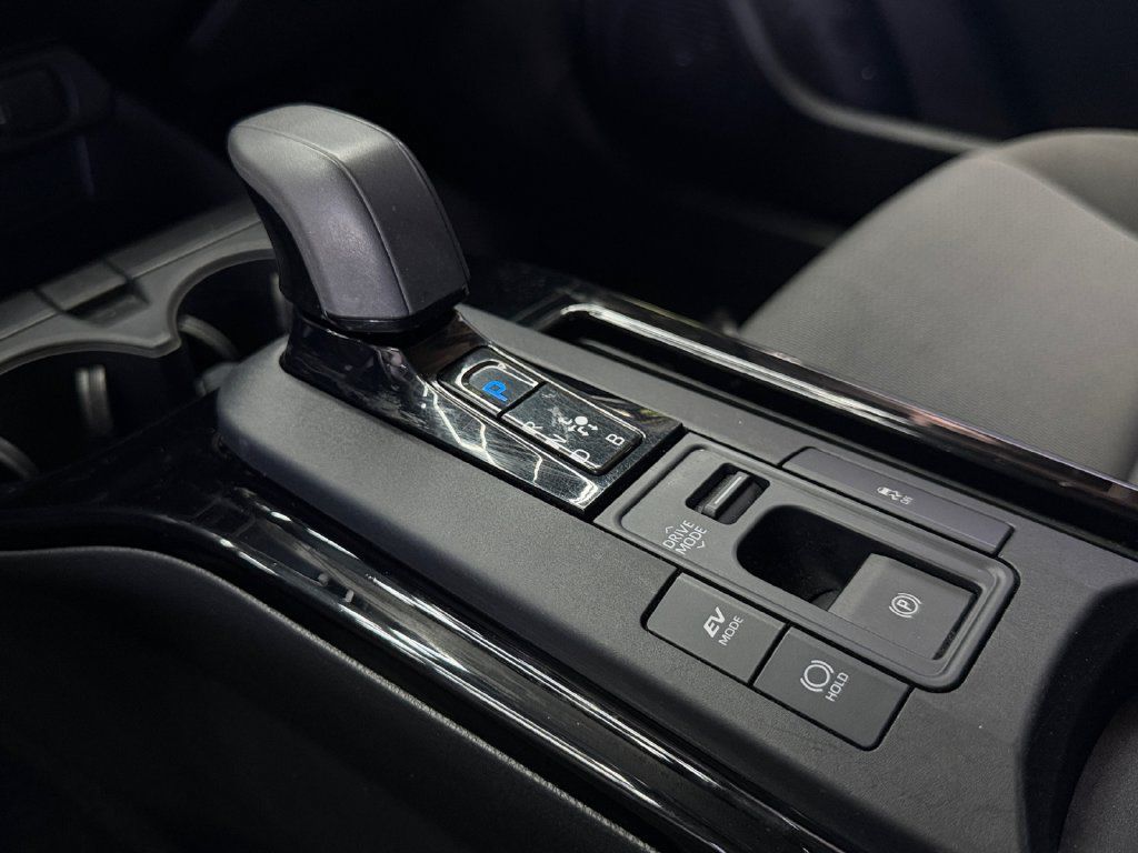 Used 2025 Toyota Prius LE FWD image 23