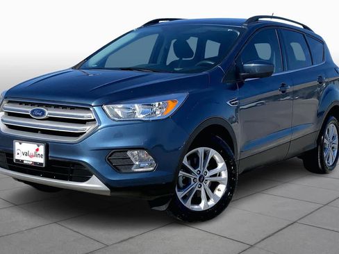 Used 2018 Ford Escape SE w/ SE Sync 3 Package image 2