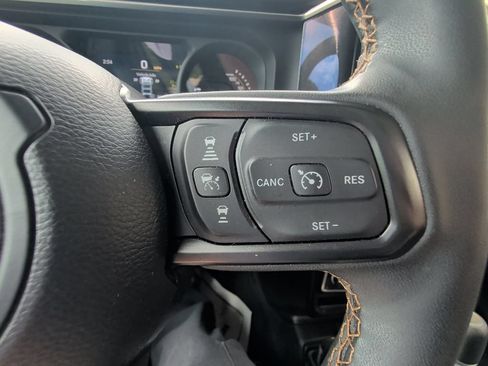 Used 2024 Jeep Wrangler Unlimited w/ Convenience Group AWD/4WD image 18