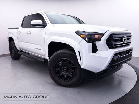 Used 2025 Toyota Tacoma SR5 AWD/4WD image 1
