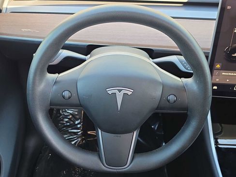 Used 2020 Tesla Model Y Long Range image 19