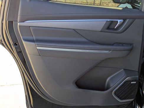 Used 2025 Buick Enclave Sport Touring image 14