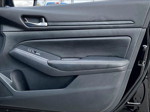 Used 2025 Nissan Altima 2.5 SV image 23