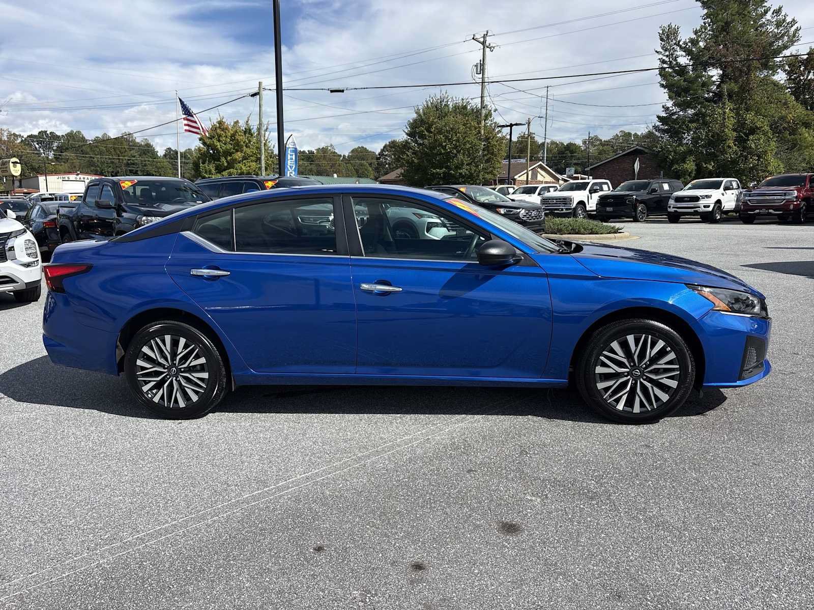 Used 2025 Nissan Altima 2.5 SV AWD/4WD image 5