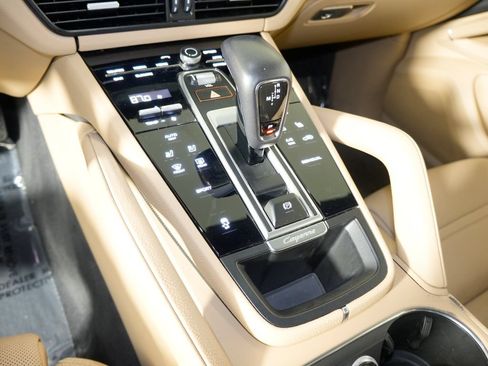 Certified 2023 Porsche Cayenne w/ Premium Package AWD/4WD image 30