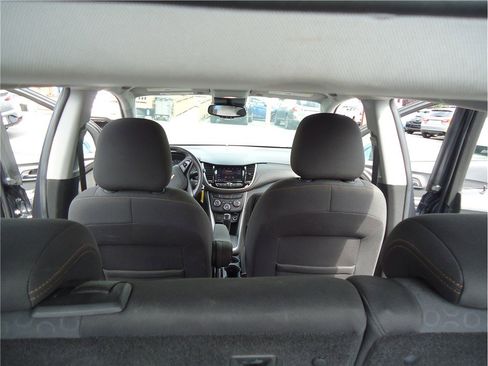 Used 2022 Chevrolet Trax LS w/ Tint and Cruise Package image 15